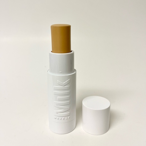 MILK MAKEUP Flex Foundation Stick-
Sand (10g) - Picture 2 of 7